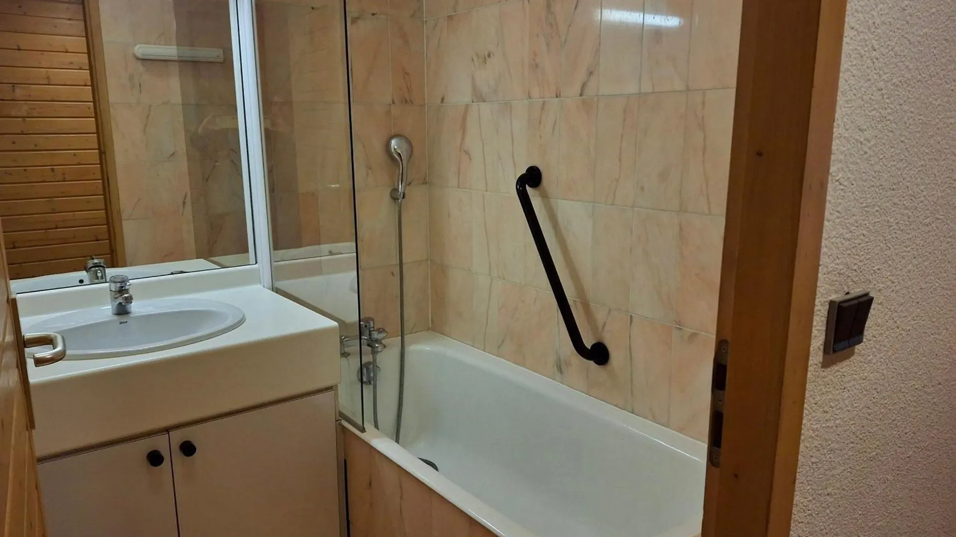 Studio Central A Brides-Les-Bains Avec Parking, Wifi, Animaux Admis - Fr-1-512-281